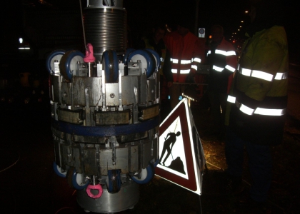 Eddy current robot determines the remaining wall thickness of cast iron sewers