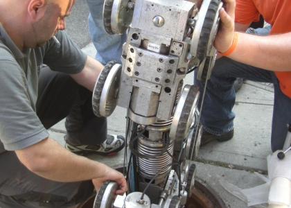 Inspection robot detects leaks in cast iron pressurised pipelines